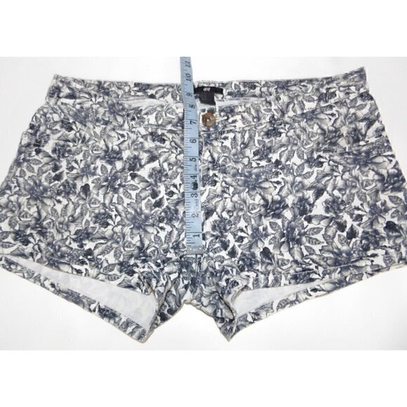 H&M black & white floral print cotton blend shorts woman's size 12 - Picture 3 of 5